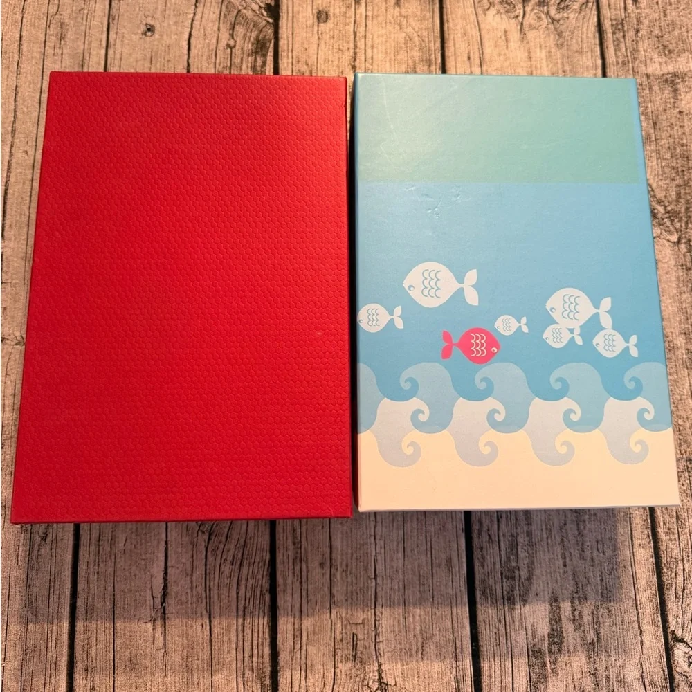 Set of 2 decorative storage boxes. Super cute!